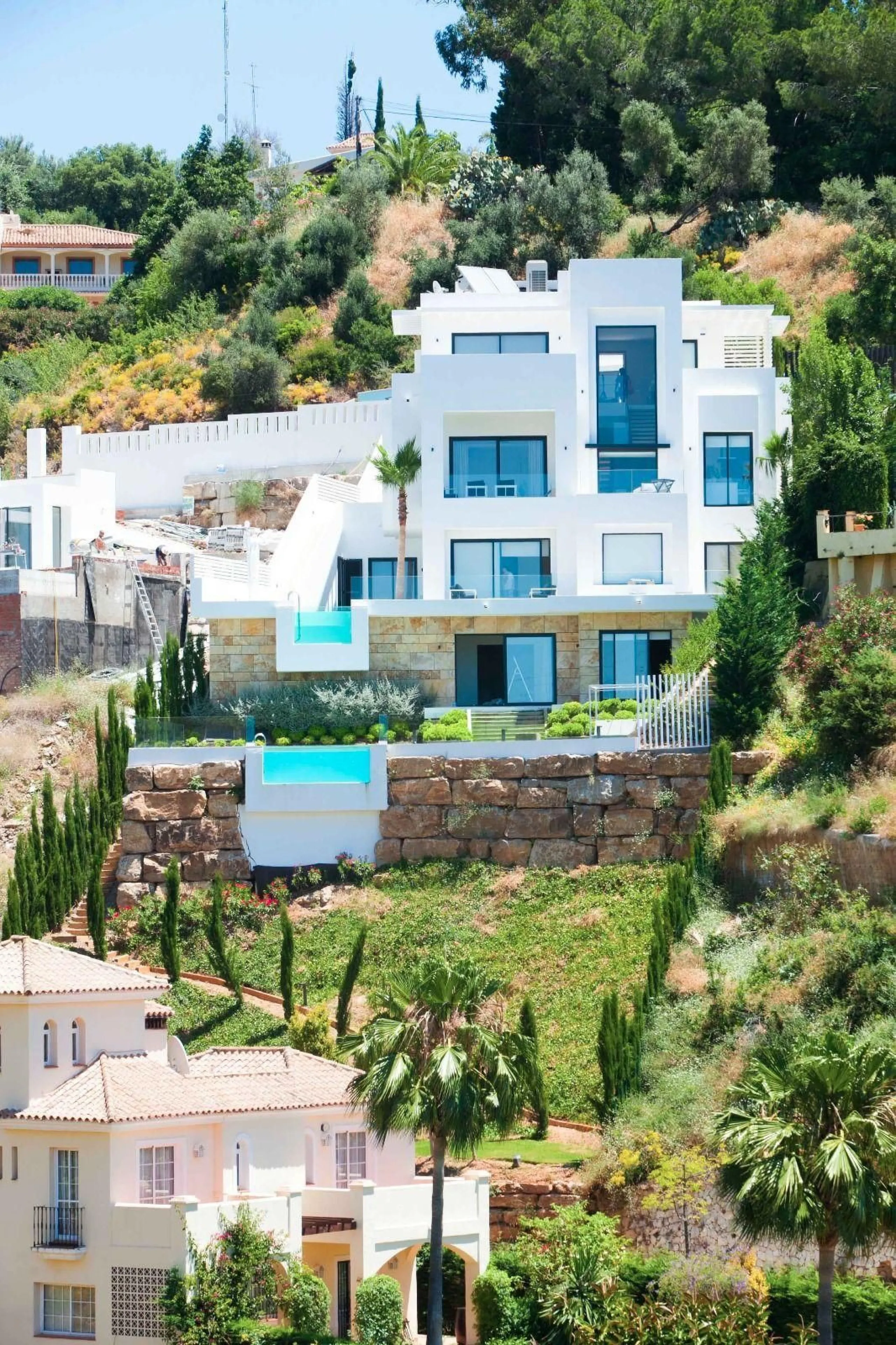? **Detached Villa in El Rosario, East Marbella**