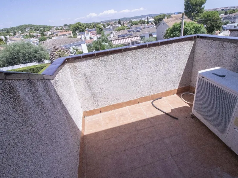 Acogedora casa con piscina y vistas al mar en Coma-Ruga, Costa Dorada