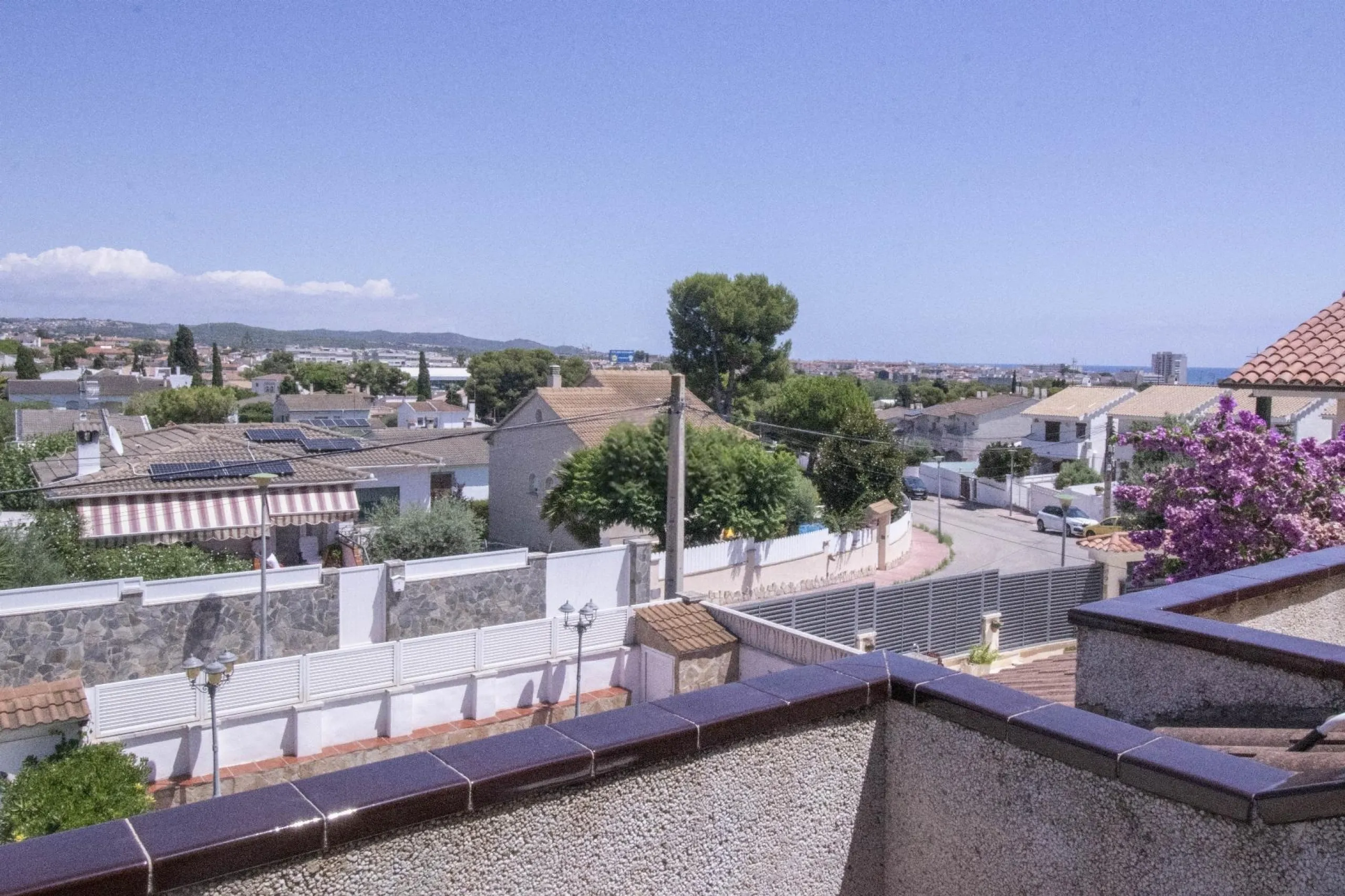Acogedora casa con piscina y vistas al mar en Coma-Ruga, Costa Dorada