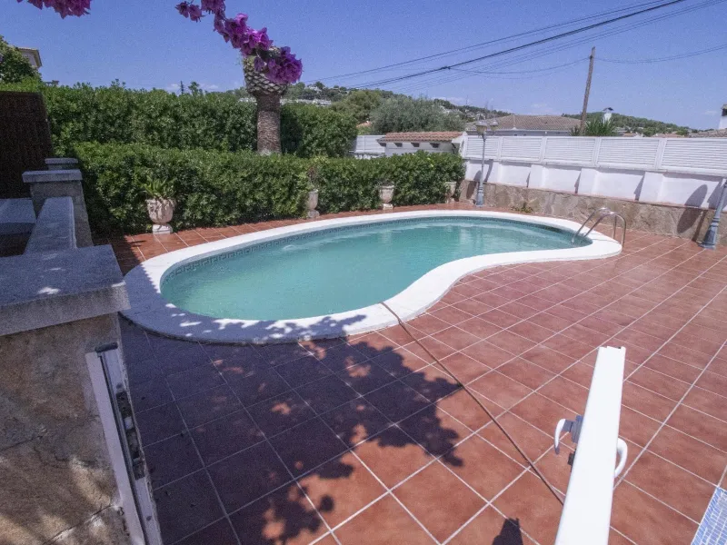 Acogedora casa con piscina y vistas al mar en Coma-Ruga, Costa Dorada