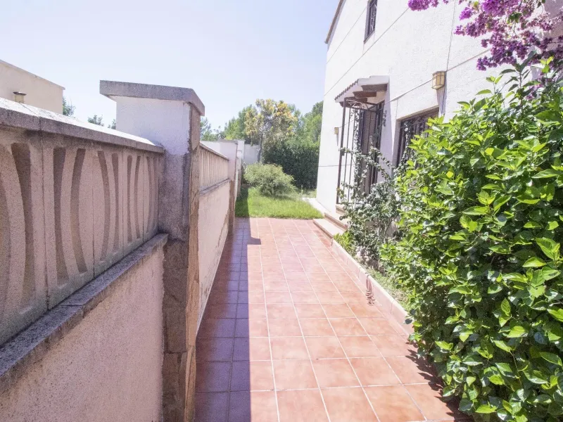 Acogedora casa con piscina y vistas al mar en Coma-Ruga, Costa Dorada