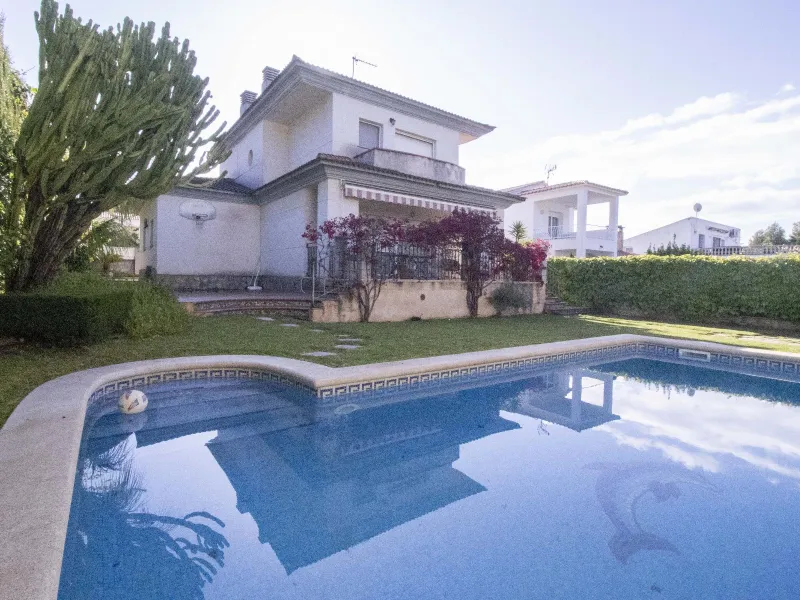 Two-Storey House with Garden and Pool in Coma Ruga, Costa Dorada