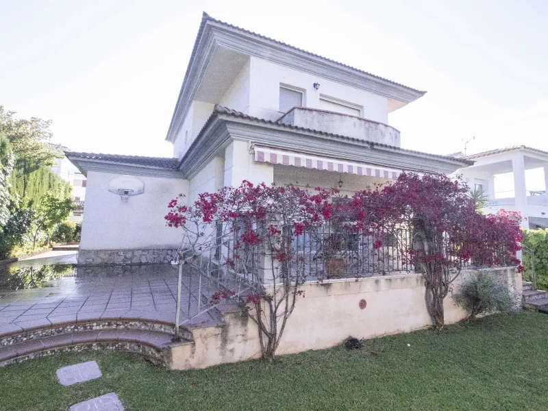Two-Storey House with Garden and Pool in Coma Ruga, Costa Dorada