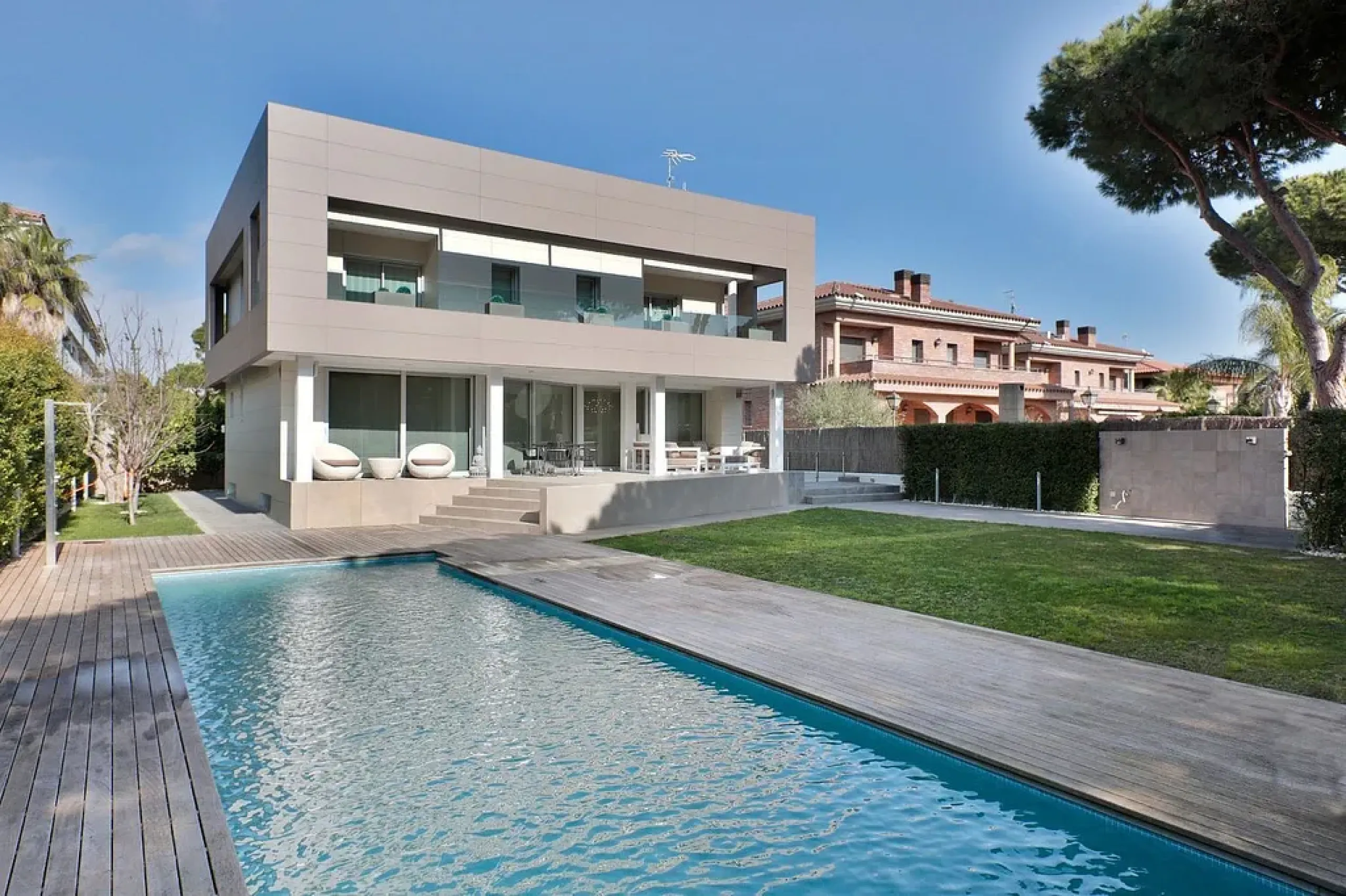 Magnificent High-End Villa Just 50 Meters from the Sea in Gava Mar, Barcelona