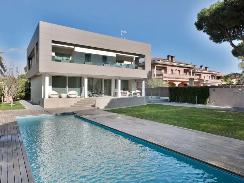 Magnificent High-End Villa Just 50 Meters from the Sea in Gava Mar, Barcelona