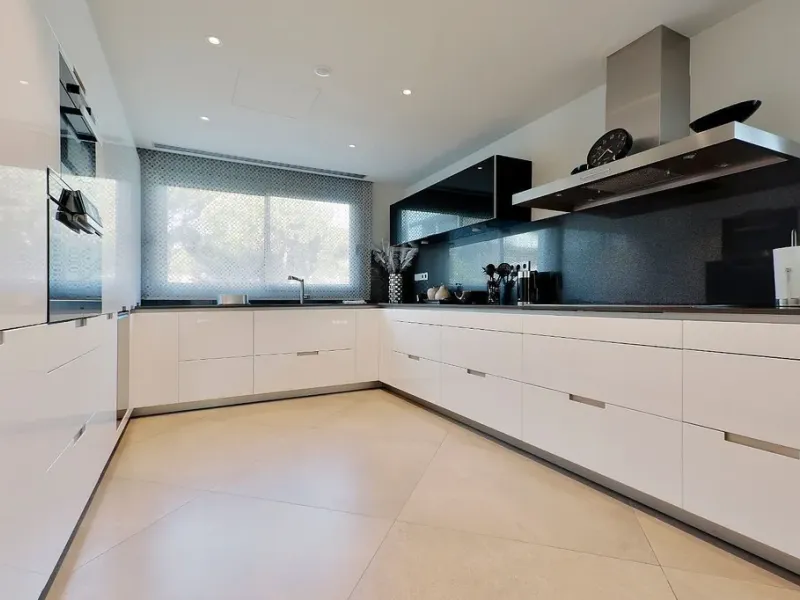 Magnificent High-End Villa Just 50 Meters from the Sea in Gava Mar, Barcelona