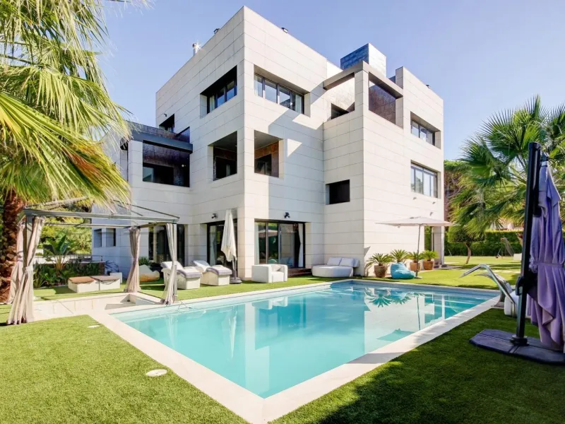 Exclusive Luxury Villa with Elegant Design in Gava Mar, Barcelona