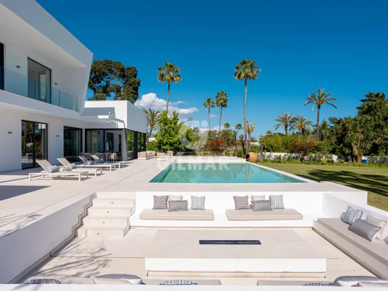 Villa in Estepona Este - Málaga