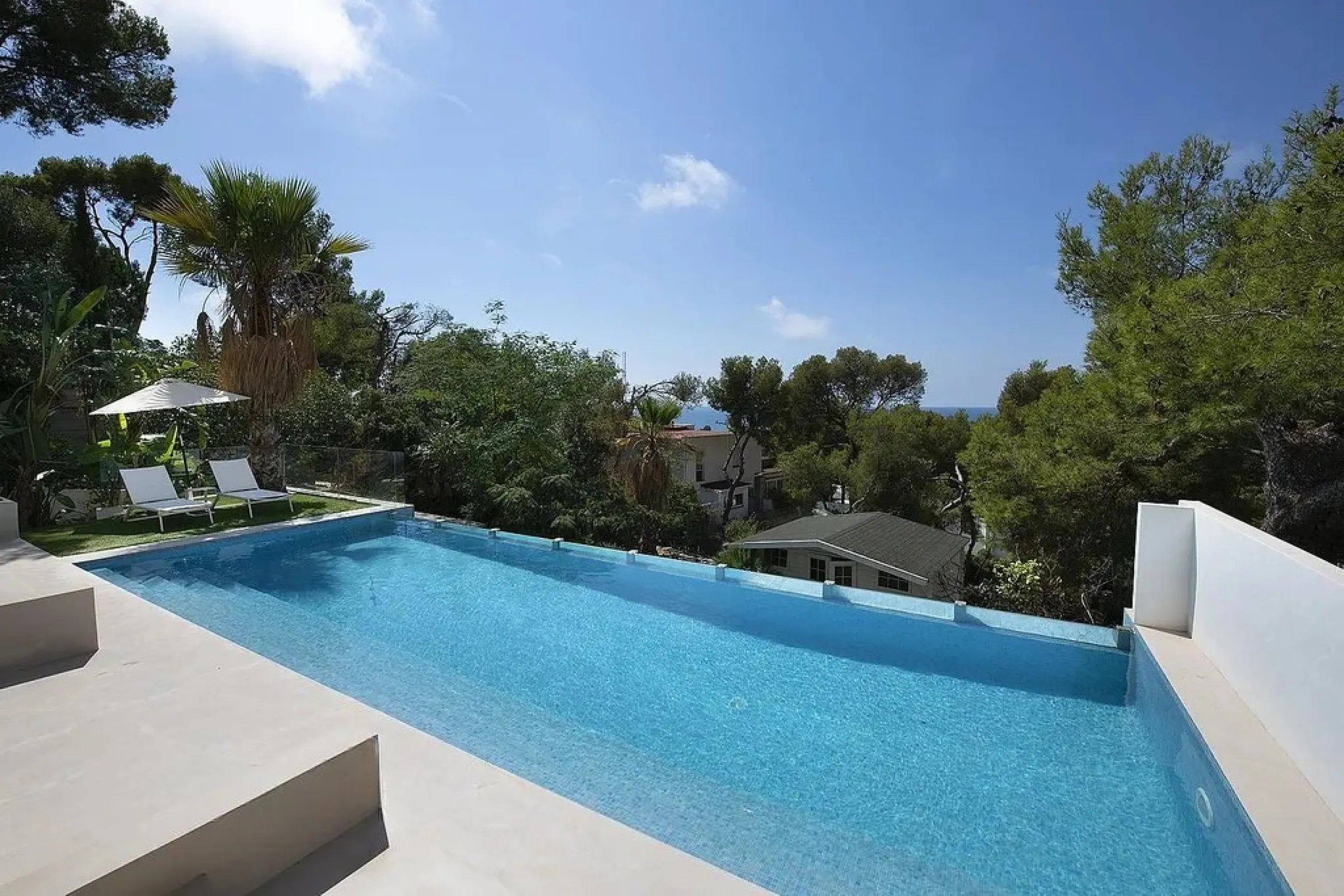Villa de diseño con vistas panorámicas al mar en Bellamar, Castelldefels, Barcelona
