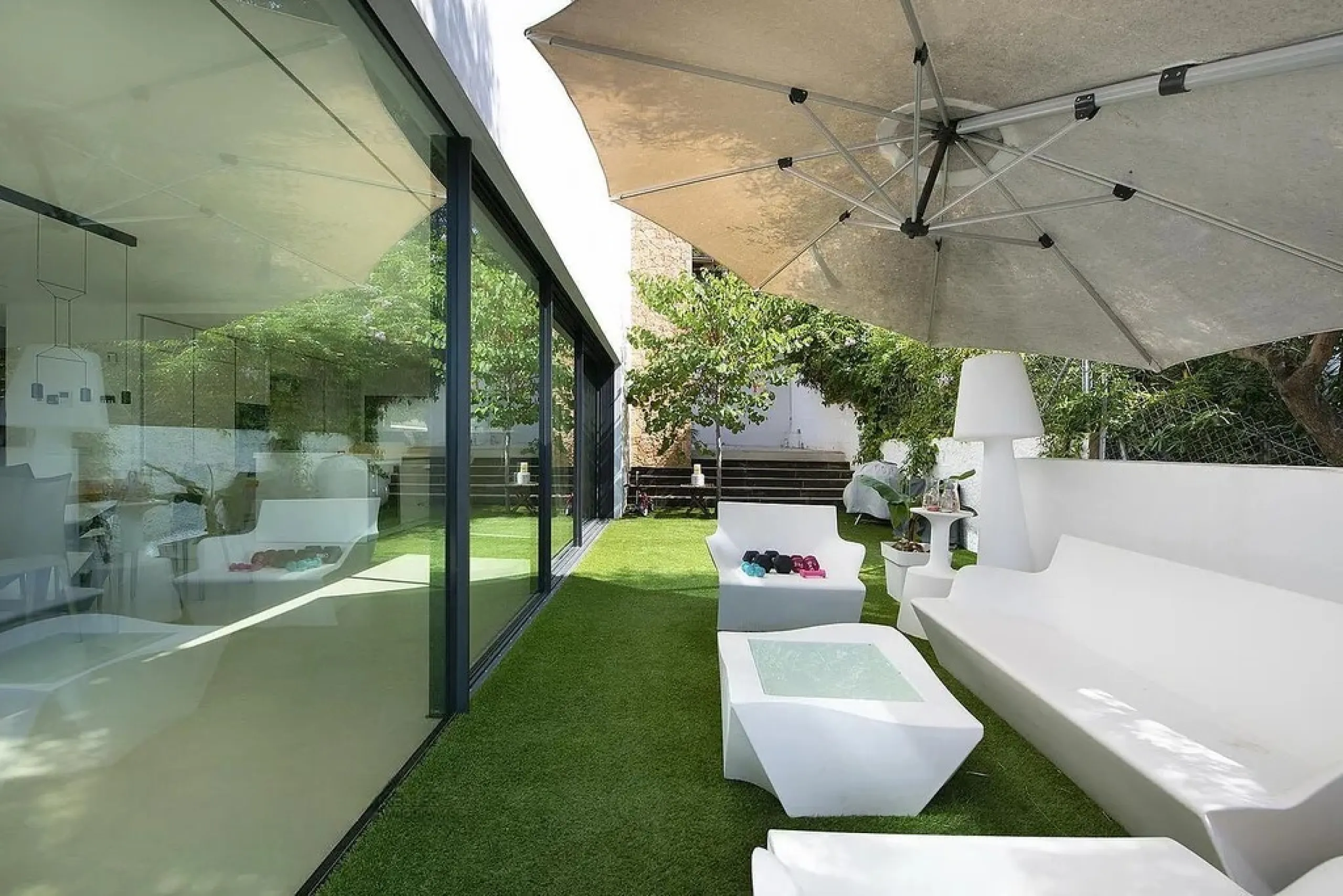 Villa de diseño con vistas panorámicas al mar en Bellamar, Castelldefels, Barcelona