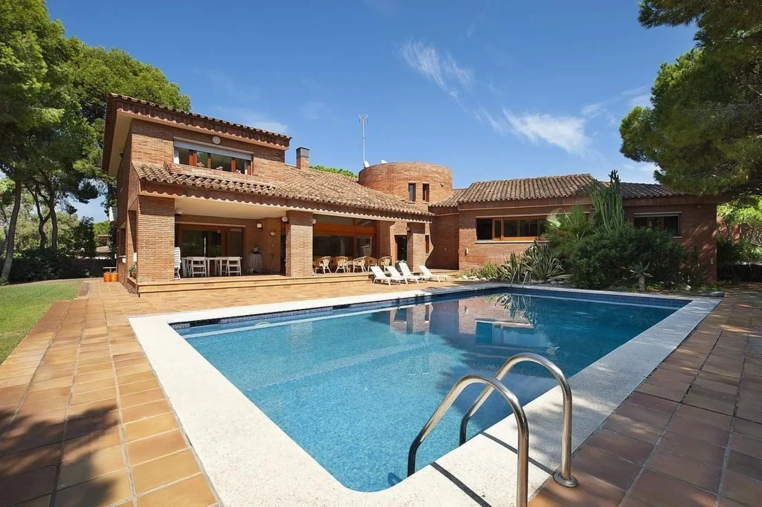 Luxury Villa in the Prestigious Gava Mar Area, Barcelona