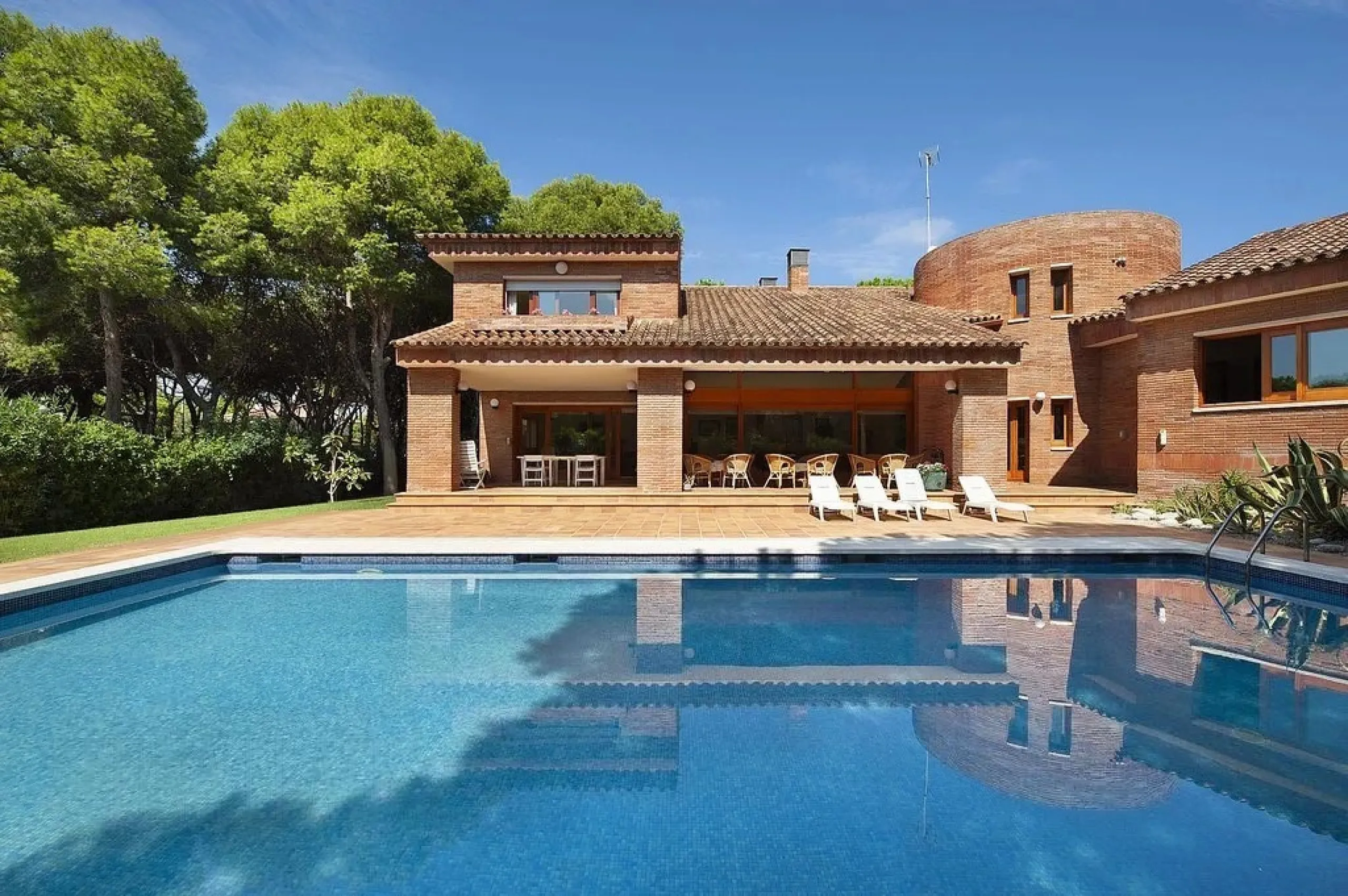 Luxury Villa in the Prestigious Gava Mar Area, Barcelona