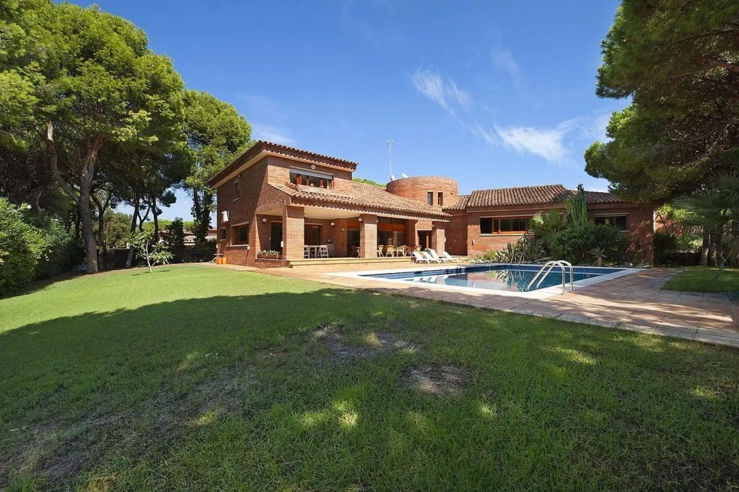 Luxury Villa in the Prestigious Gava Mar Area, Barcelona