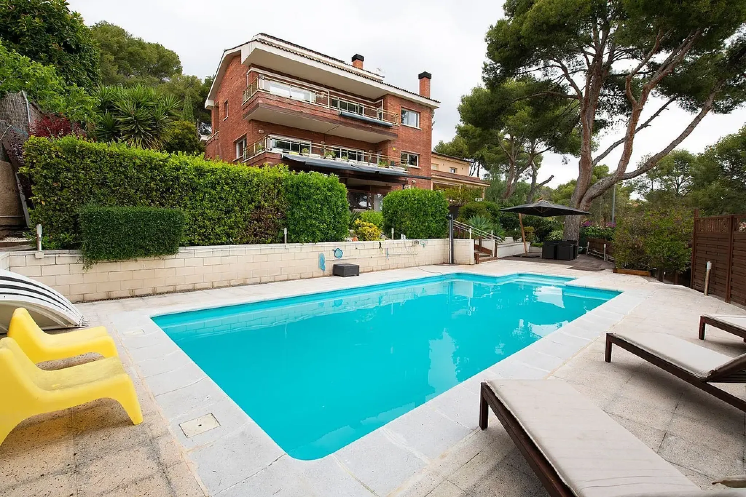 Modern House with Garden and Pool in Castelldefels, Barcelona
