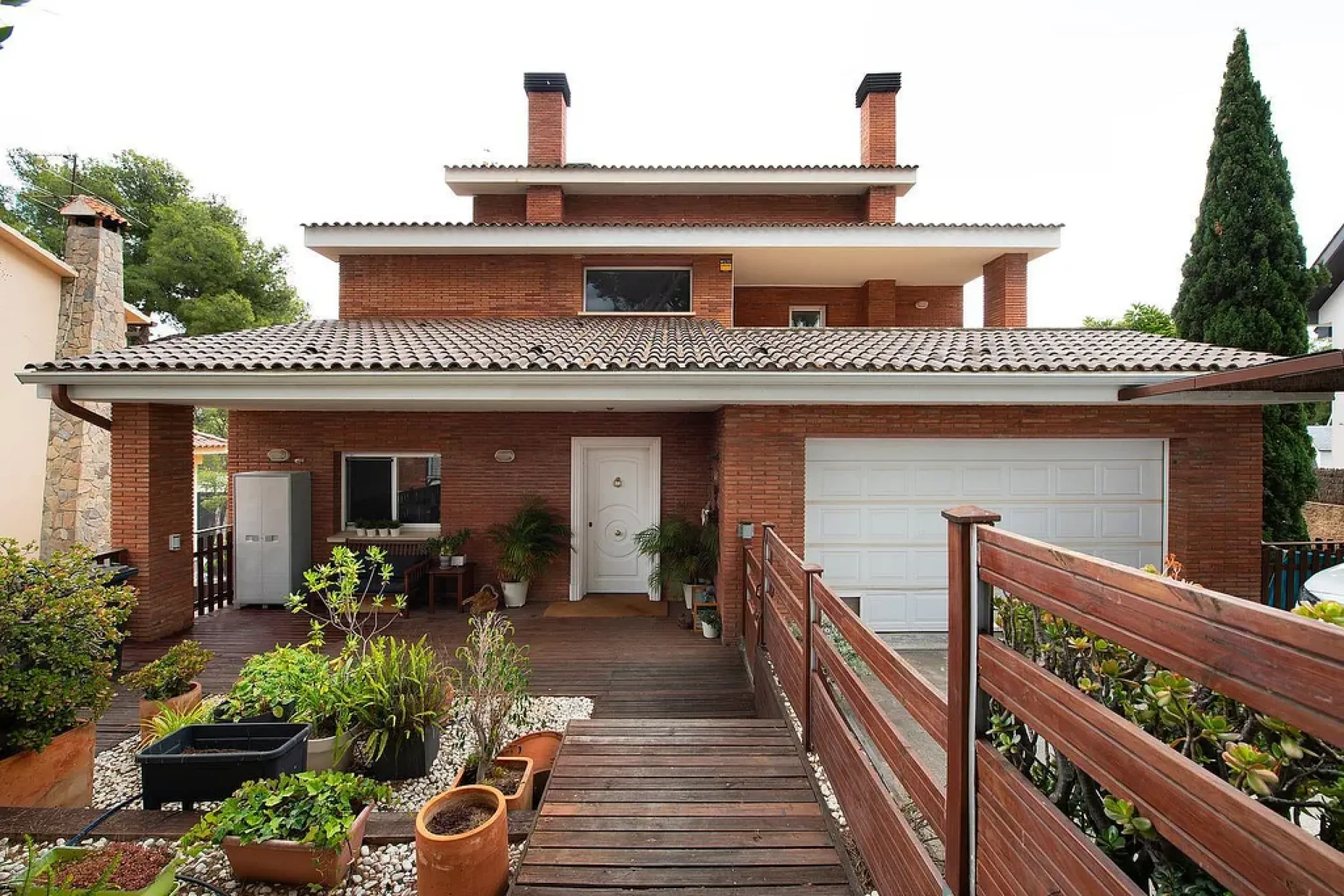 Modern House with Garden and Pool in Castelldefels, Barcelona