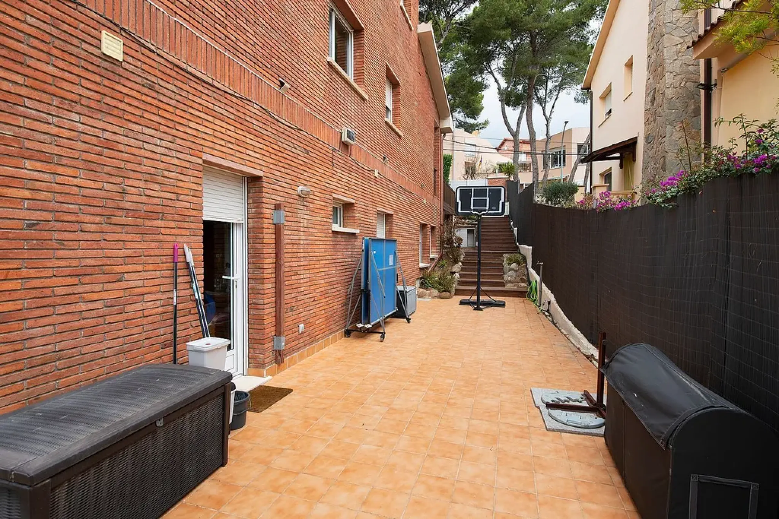 Modern House with Garden and Pool in Castelldefels, Barcelona