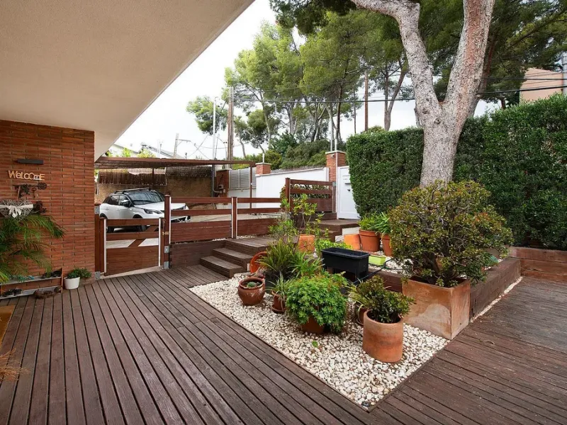 Modern House with Garden and Pool in Castelldefels, Barcelona