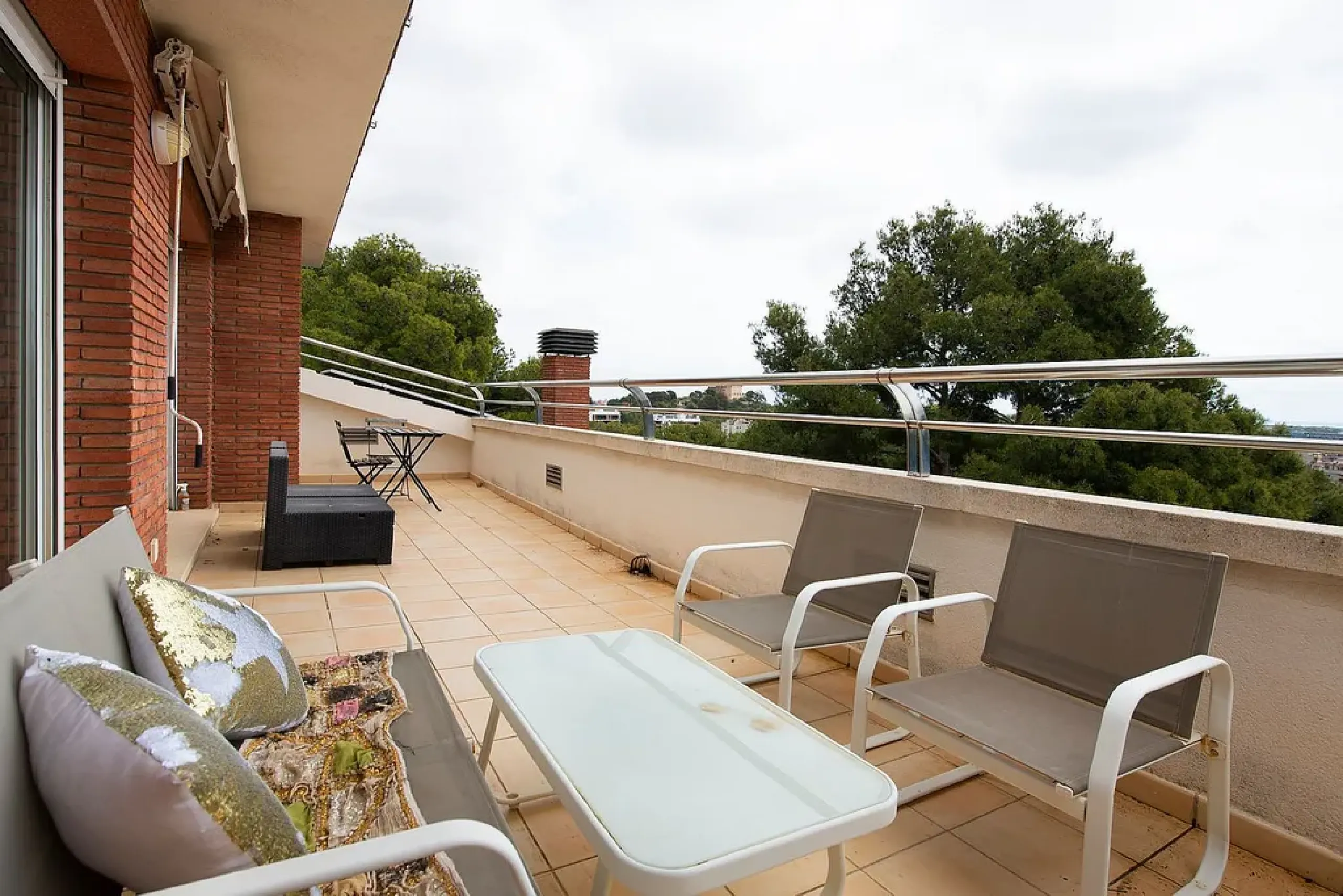 Modern House with Garden and Pool in Castelldefels, Barcelona