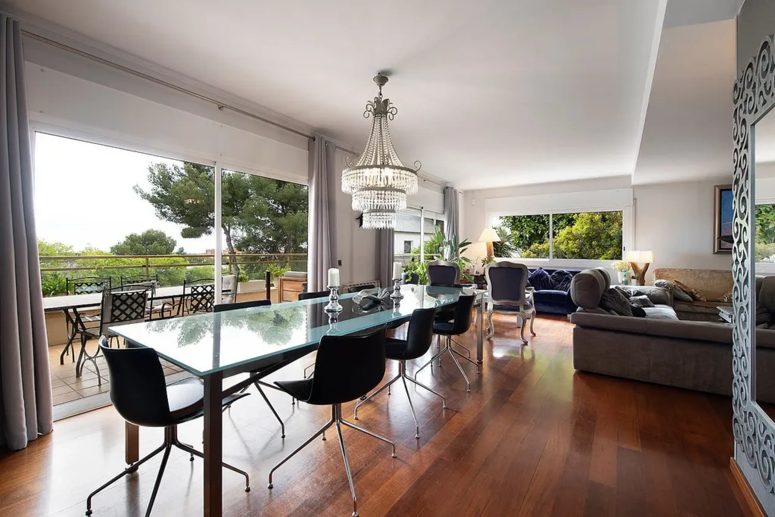 Modern House with Garden and Pool in Castelldefels, Barcelona