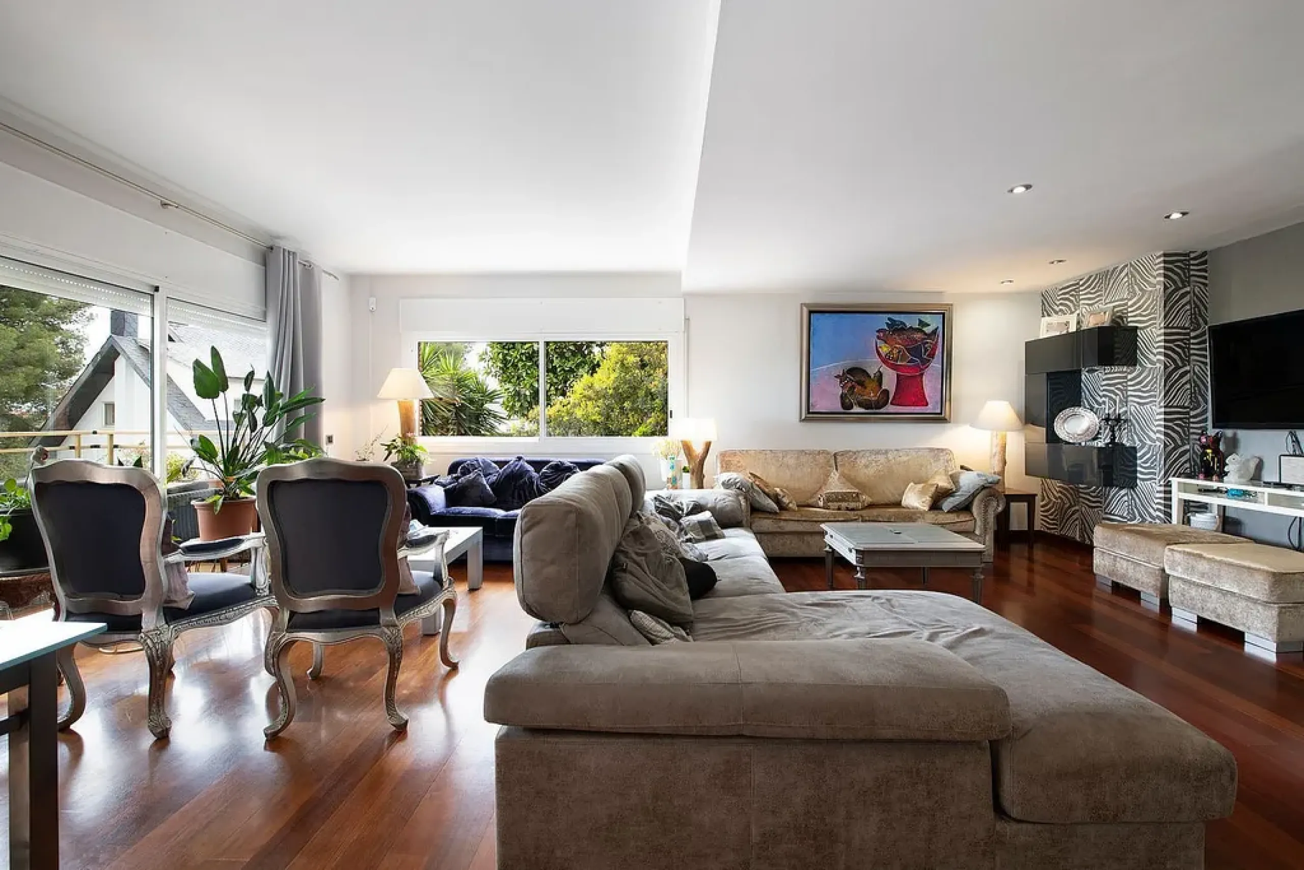 Modern House with Garden and Pool in Castelldefels, Barcelona