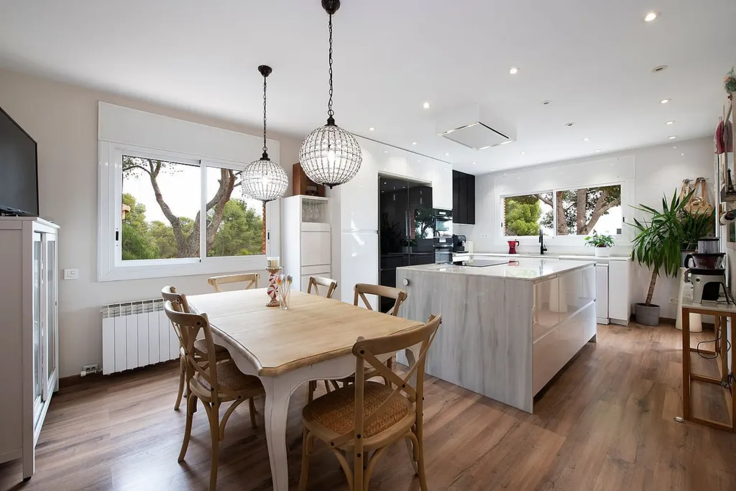 Modern House with Garden and Pool in Castelldefels, Barcelona