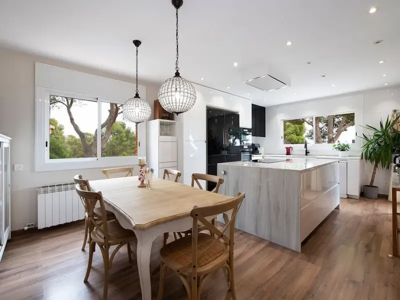 Modern House with Garden and Pool in Castelldefels, Barcelona
