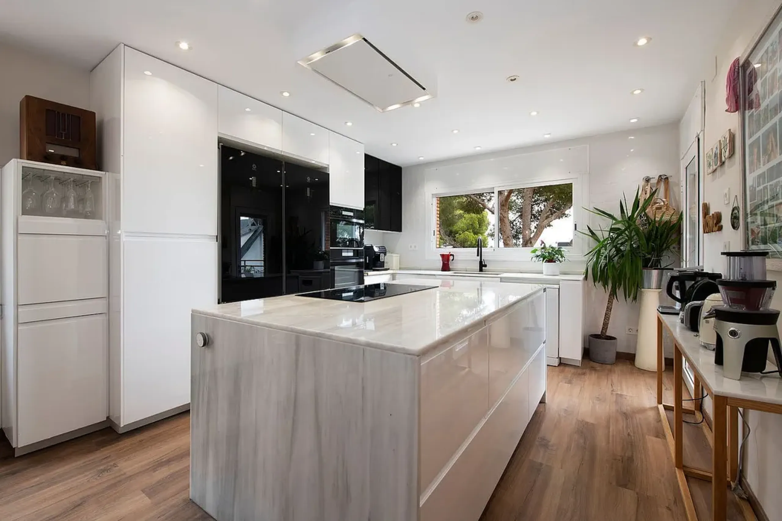 Modern House with Garden and Pool in Castelldefels, Barcelona