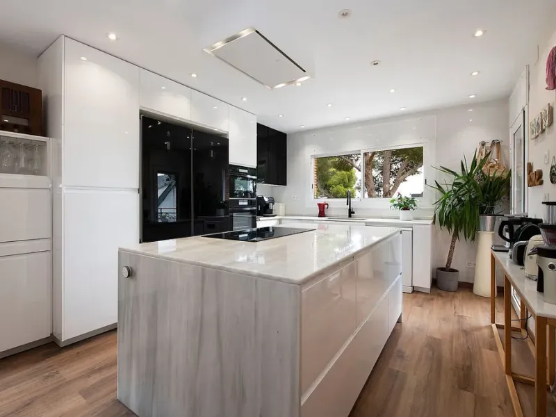 Modern House with Garden and Pool in Castelldefels, Barcelona