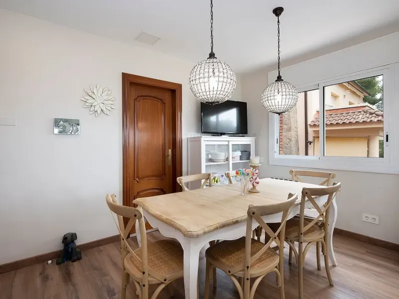 Modern House with Garden and Pool in Castelldefels, Barcelona