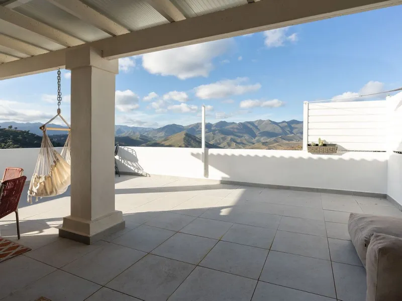 Appartment | Fully Renovated in 2025 | 3 Bedrooms • 3 Bathrooms • 150 m² Interior • 125 m² Exterior • Sunset Views
