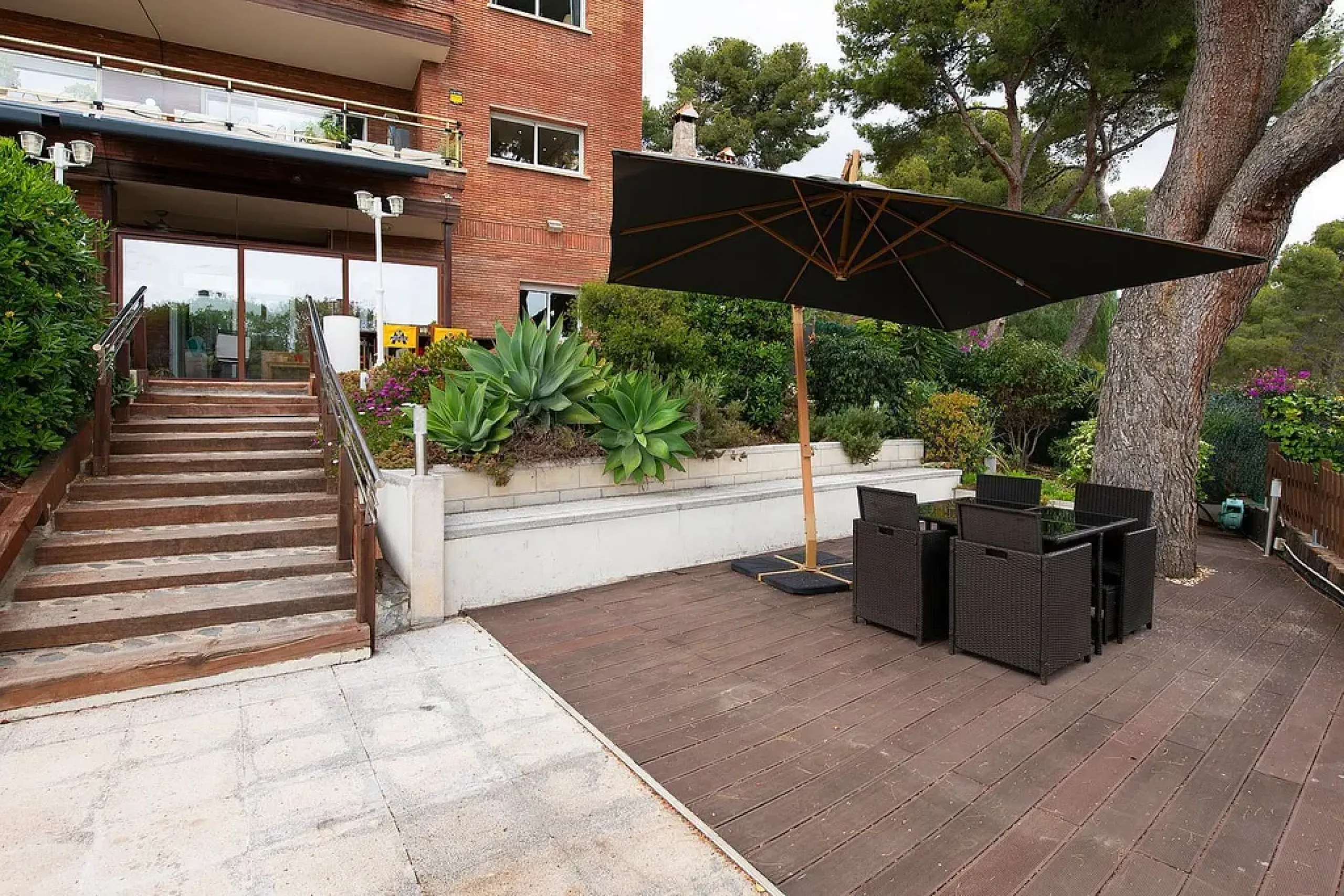 Modern House with Garden and Pool in Castelldefels, Barcelona