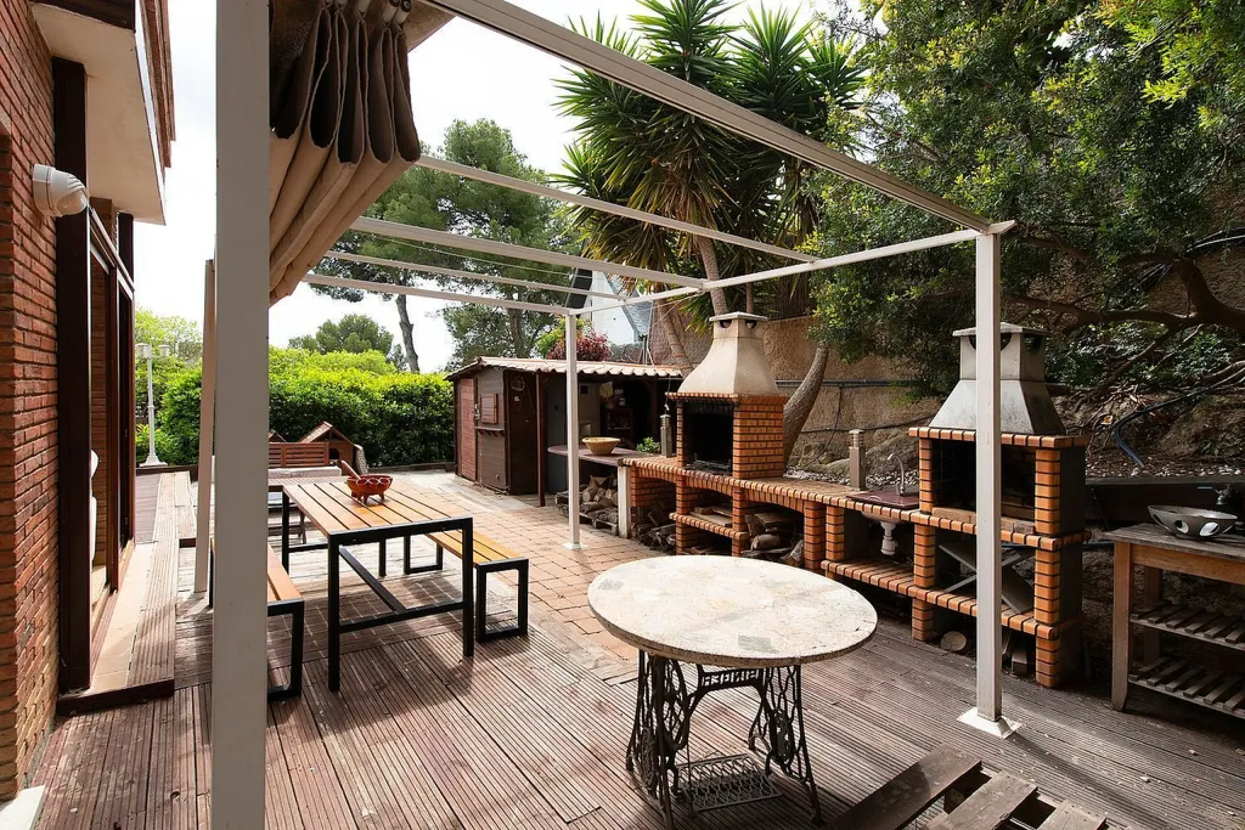 Modern House with Garden and Pool in Castelldefels, Barcelona