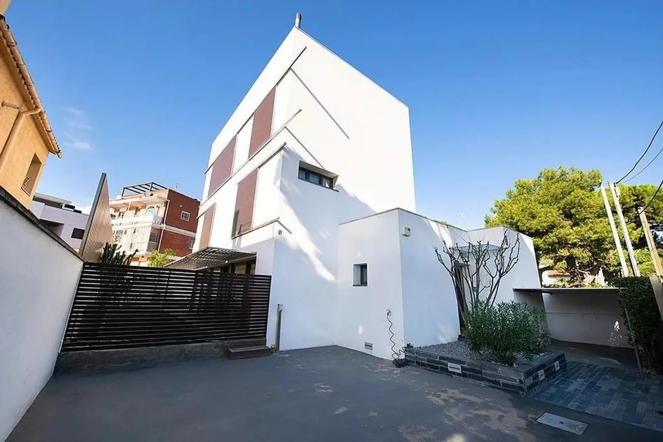 Exclusive Coastal House in La Pineda, Casteldefels, Barcelona