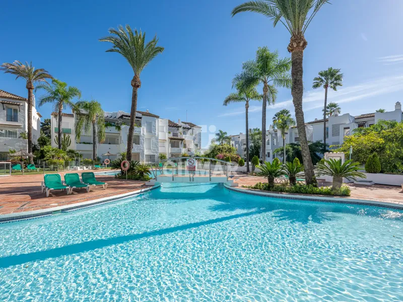 Apartment in Estepona Este - Málaga