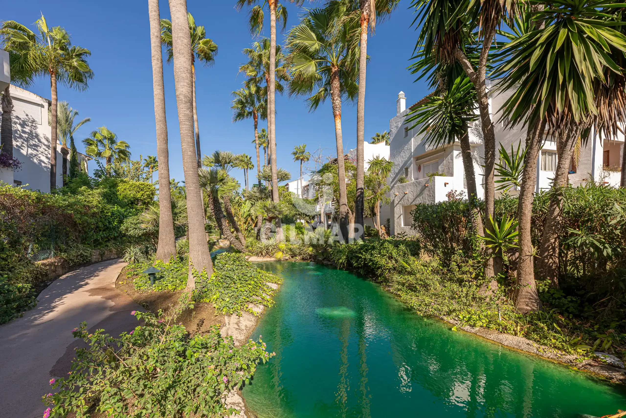 Apartment in Estepona Este - Málaga