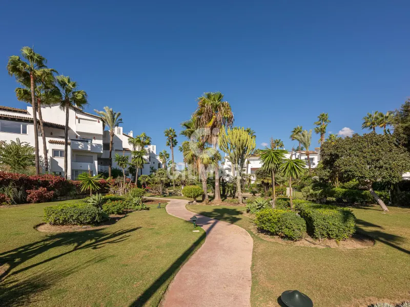 Apartment in Estepona Este - Málaga