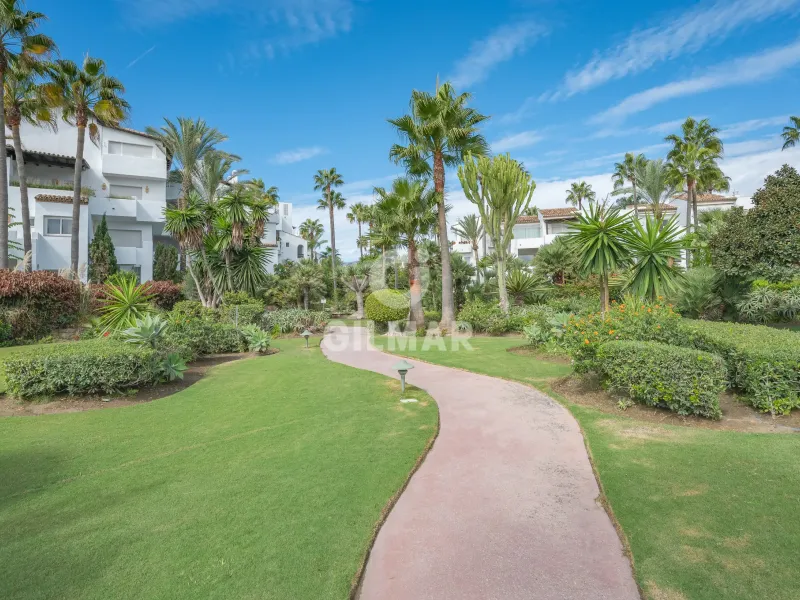 Apartment in Estepona Este - Málaga