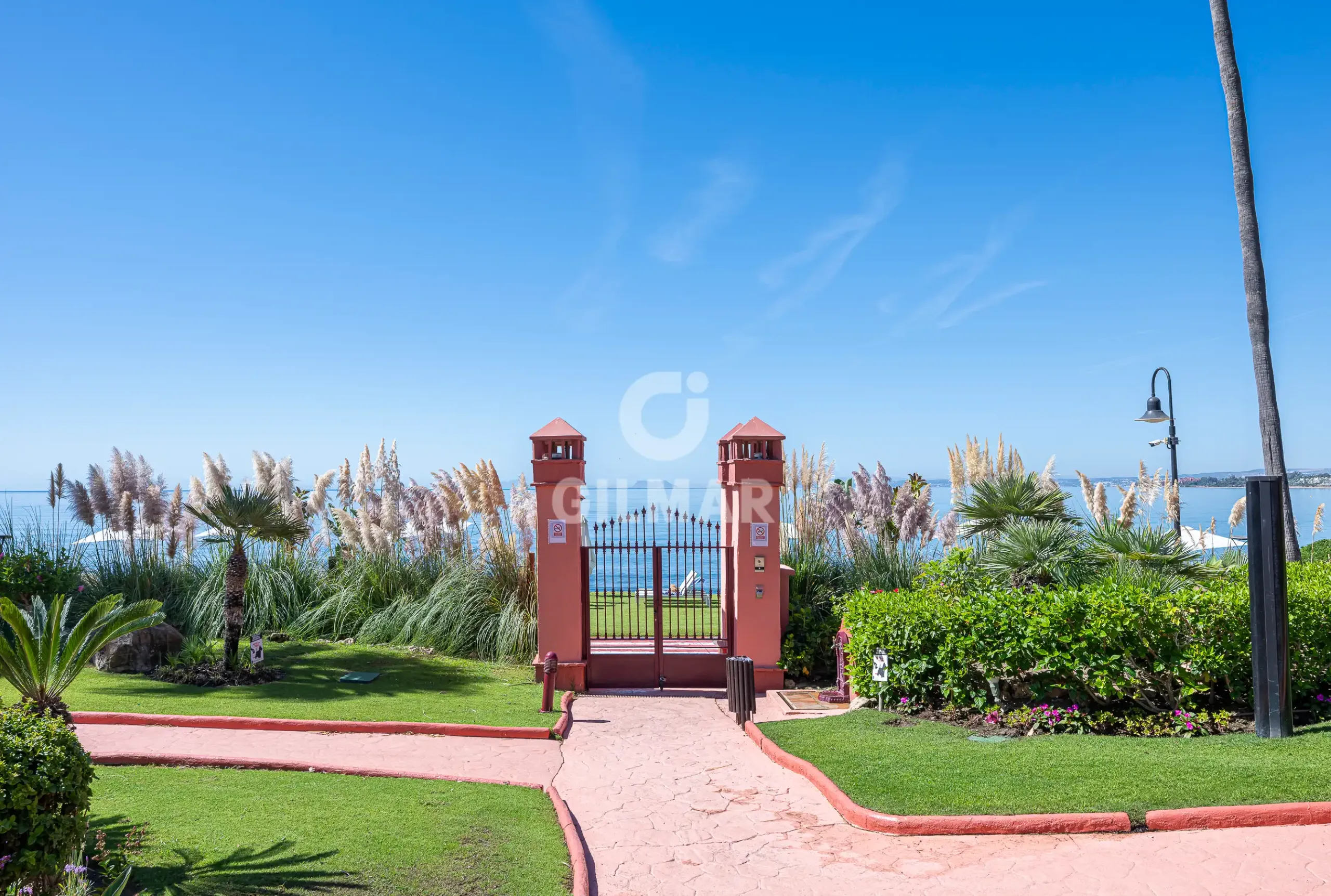 Duplex penthouse in Estepona Este - Málaga