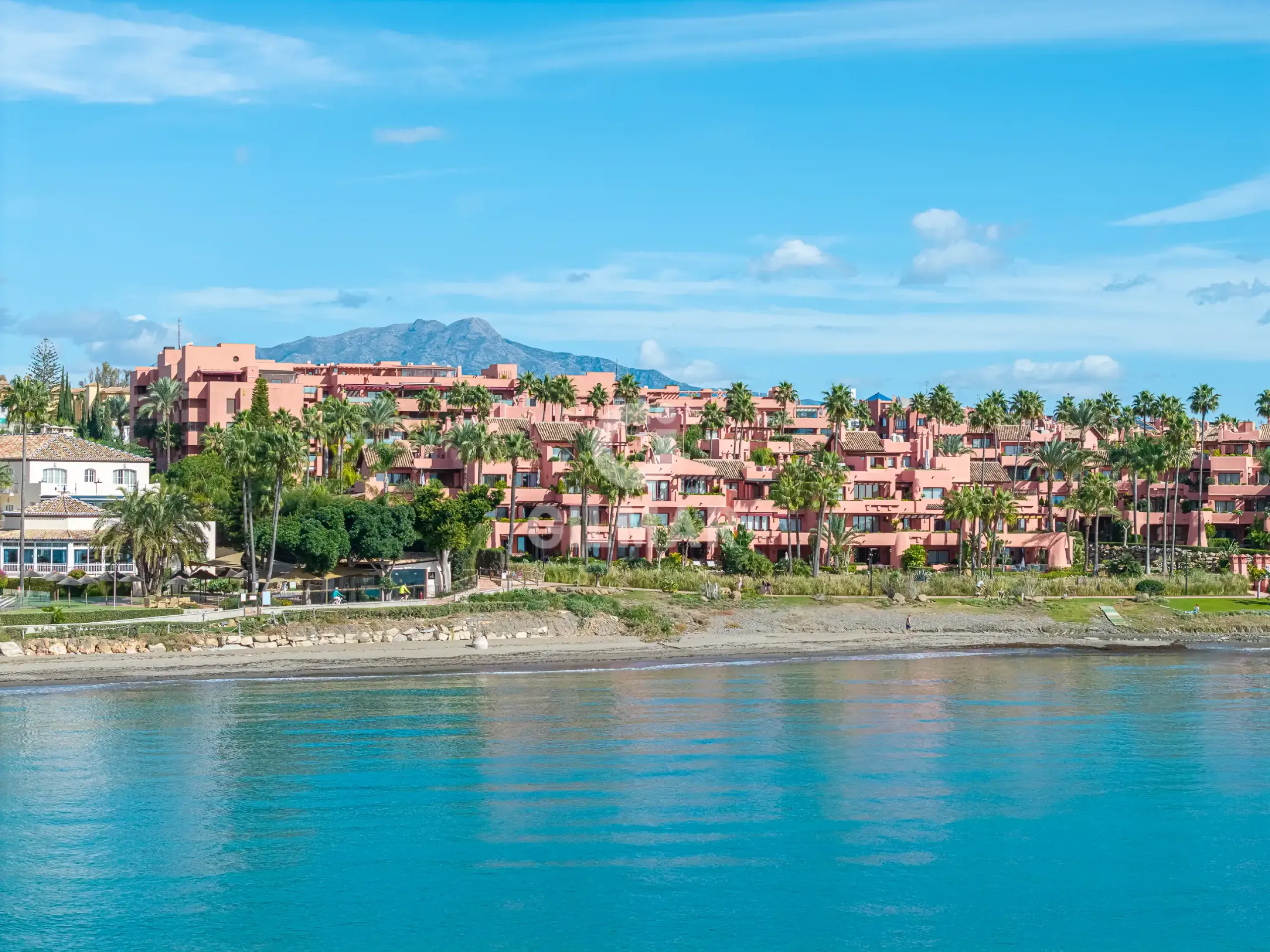 Apartment in Estepona Este - Málaga