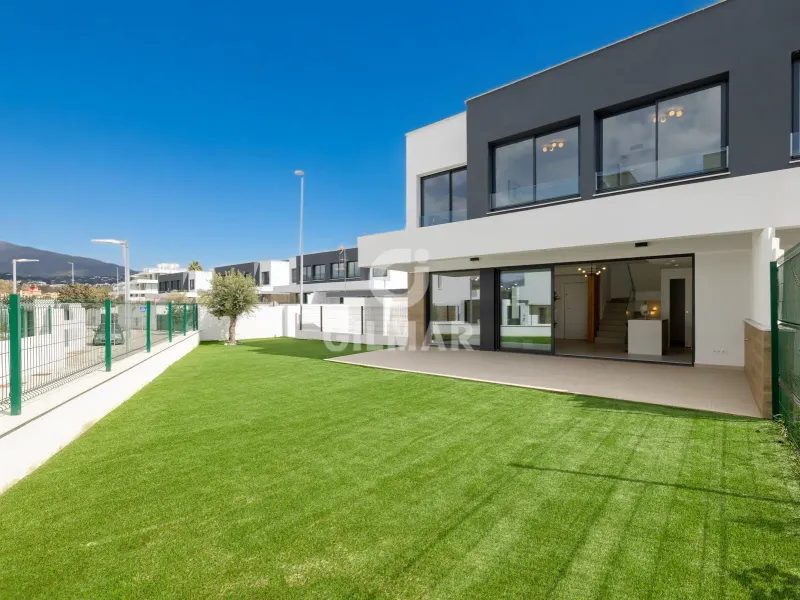 Semi-detached house in Estepona Este - Málaga