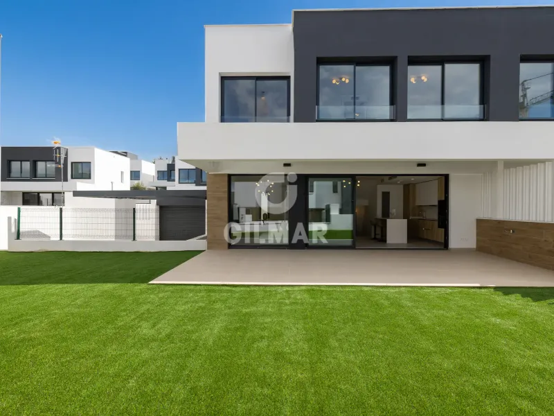 Semi-detached house in Estepona Este - Málaga