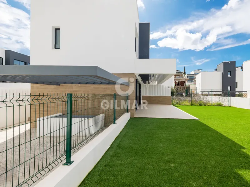 Semi-detached house in Estepona Este - Málaga
