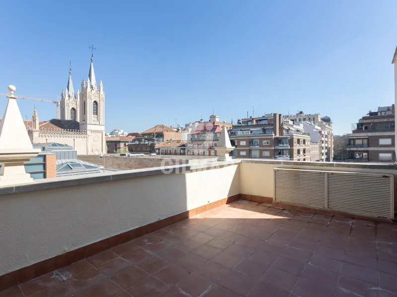 Penthouse in Jerónimos - Madrid