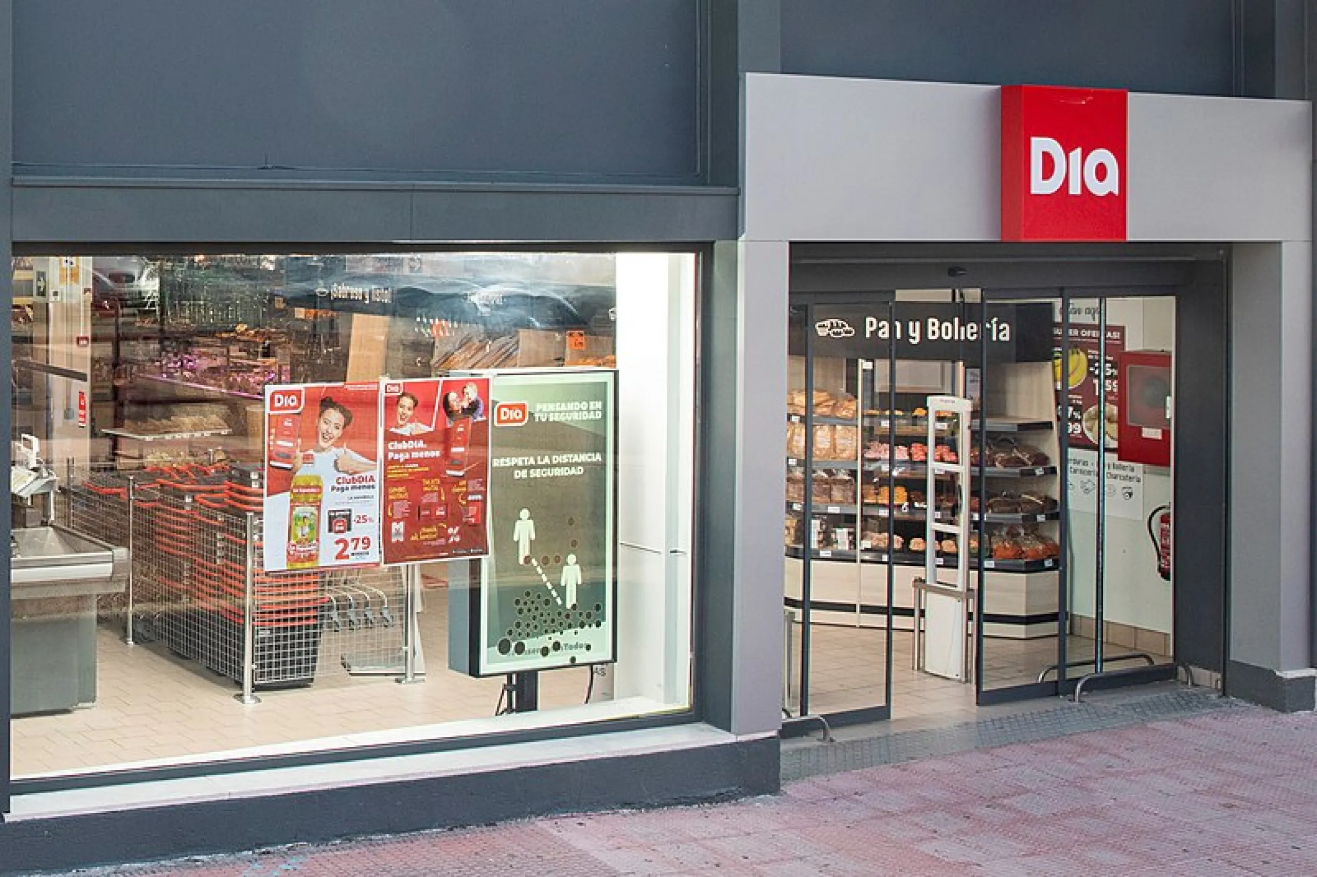 Commercial Property with Tenant (Supermarket) in Madrid