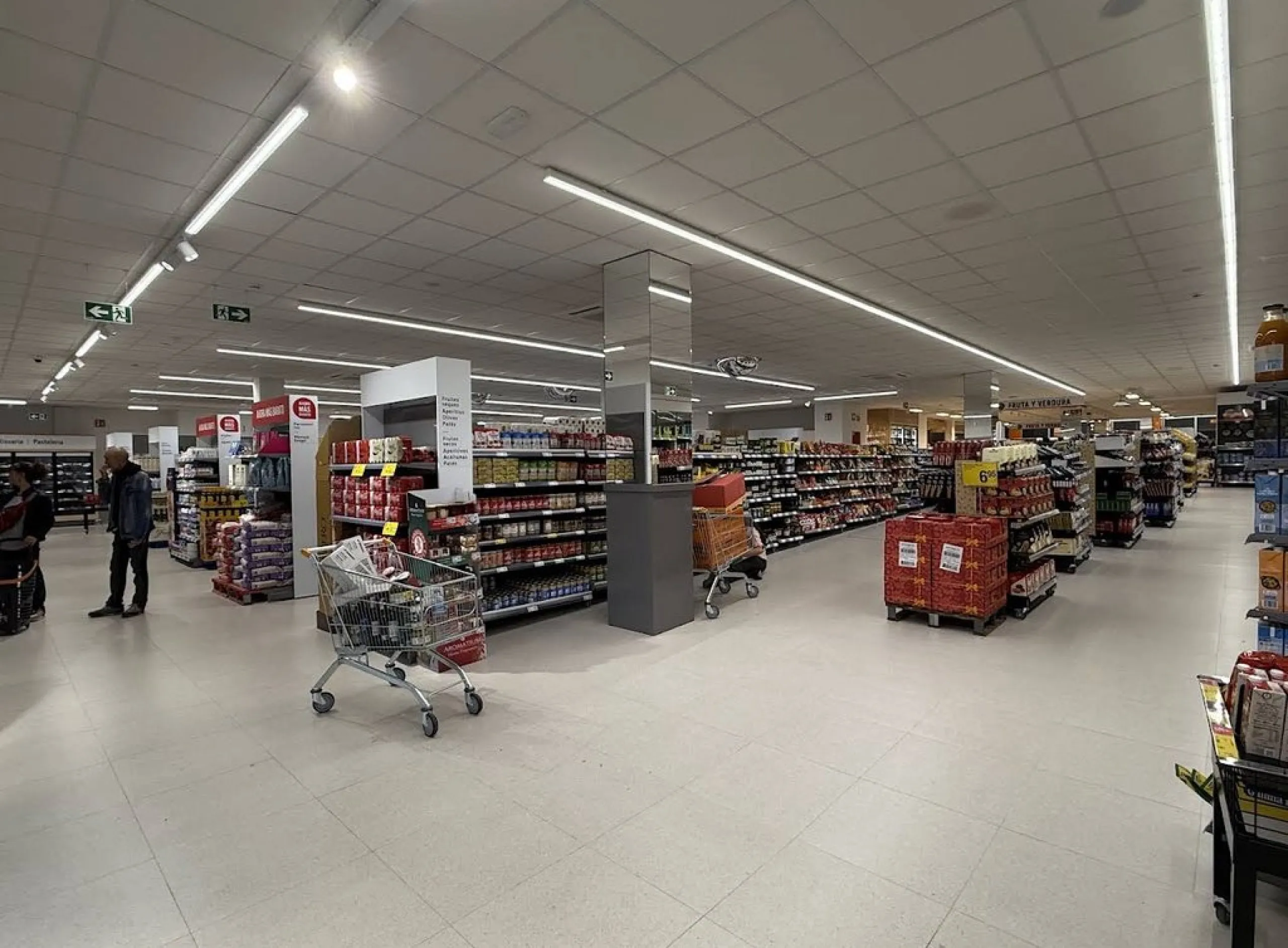 Commercial Property with Tenant (Supermarket) in Barcelona