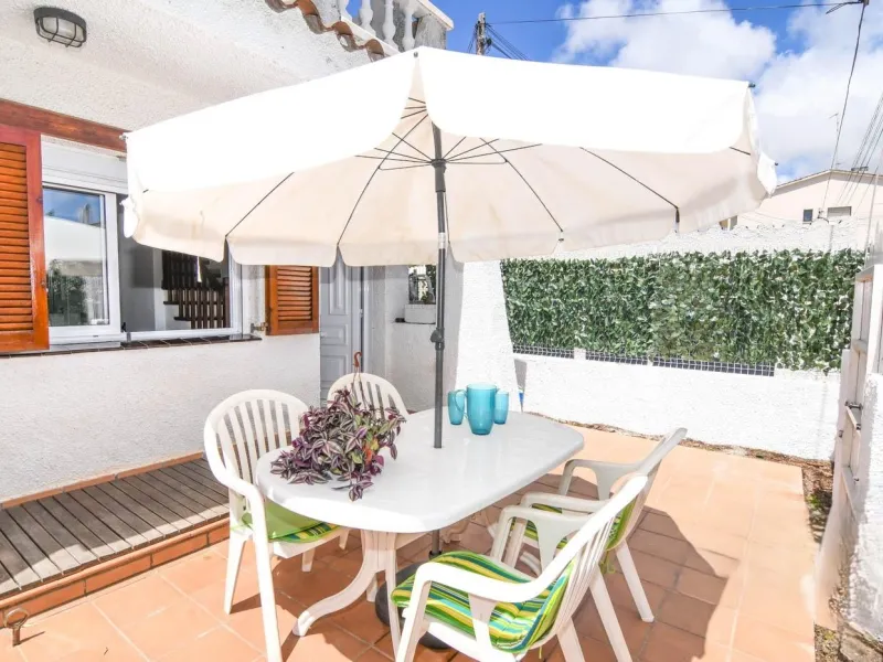House with Terrace, Parking and Community Pool in Coma Ruga, Costa Brava