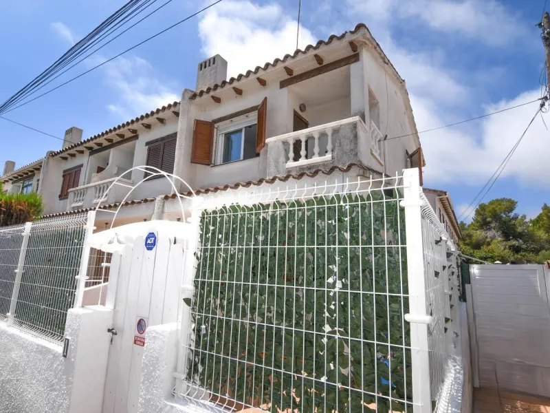 House with Terrace, Parking and Community Pool in Coma Ruga, Costa Brava