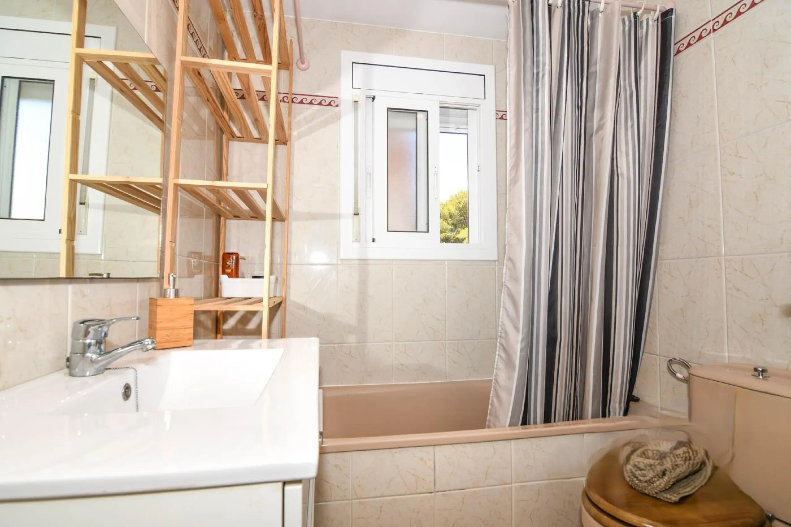 House with Terrace, Parking and Community Pool in Coma Ruga, Costa Brava