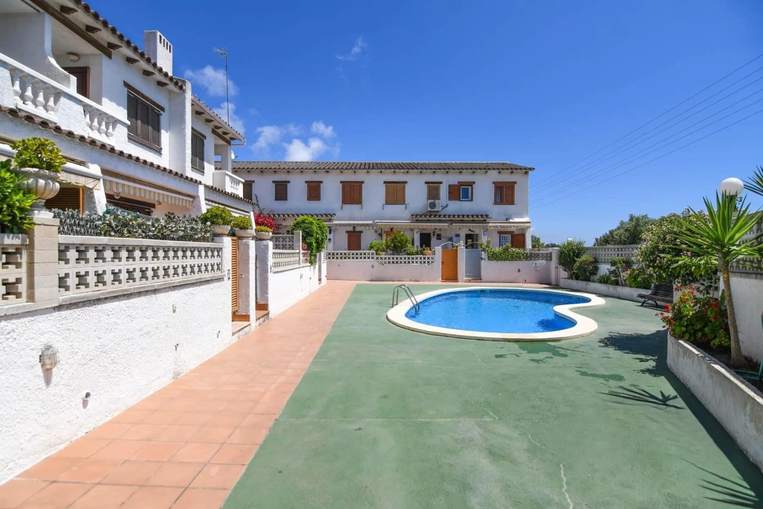 House with Terrace, Parking and Community Pool in Coma Ruga, Costa Brava