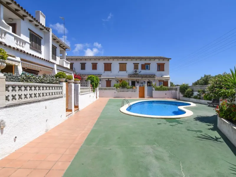 House with Terrace, Parking and Community Pool in Coma Ruga, Costa Brava